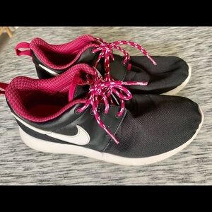 Nike Women’s Pink Black Running Shoes